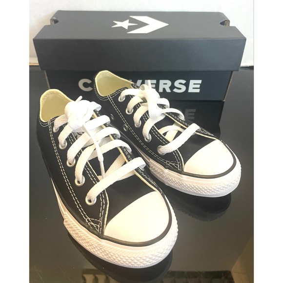 Converse Chuck Taylor All Star Low Top Little Kid Black & White Sneakers 12 NEW - Picture 1 of 9